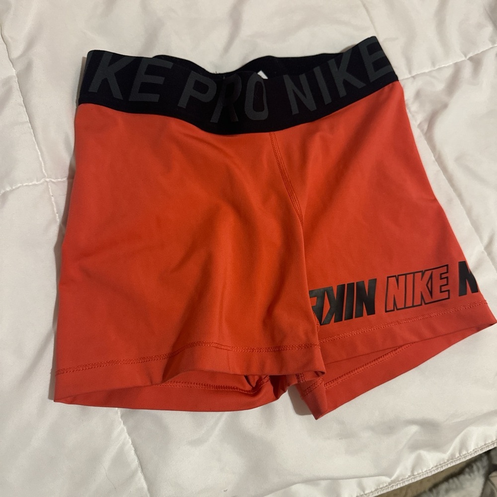 Salmon Nike Pro
